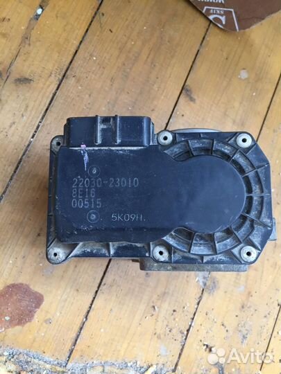 Дроссельная заслонка toyota 22030-23010