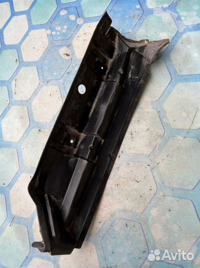 Пыльник крыла 8N0821111A