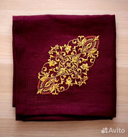 Скатерти льняные с вышивкой