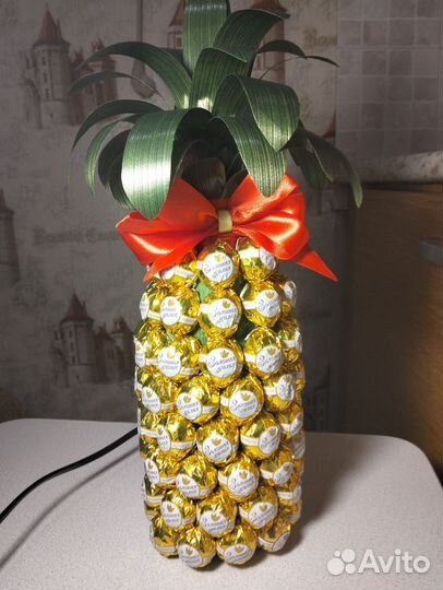 Ананас из шампанского и букет роз из конфет