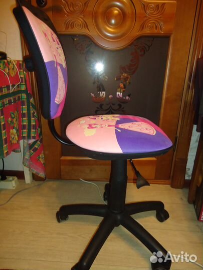 Детское кресло на колёсиках