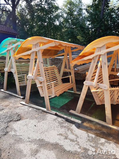 Садовые качели из дерева