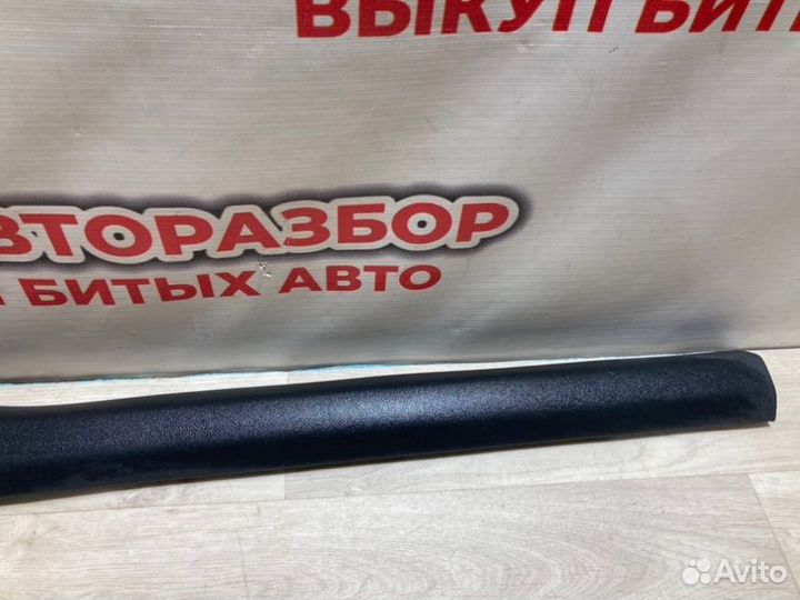 Накладка на порог салона левая Skoda Rapid седан