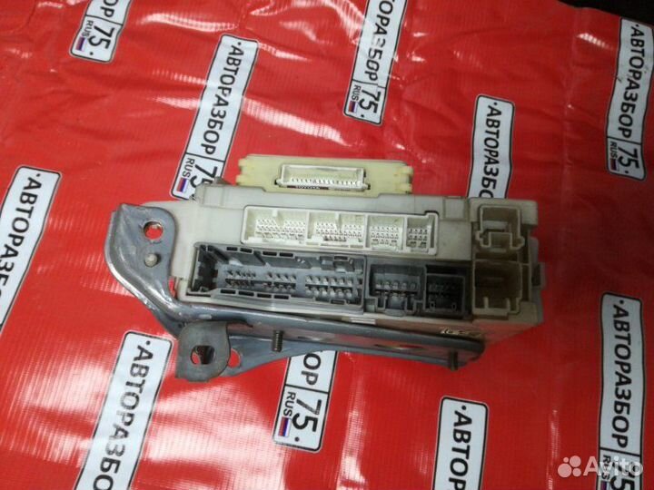 Блок предохранителей салона Toyota Mark X GRX120