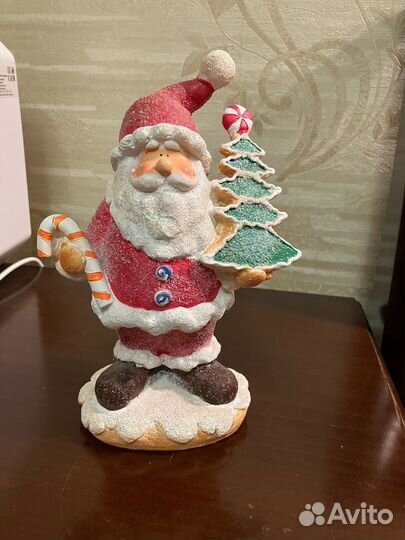 Дед Мороз (Санта) к елке (интерьеру)