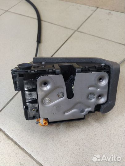 Замок двери передний правый Шевроле Кобальт