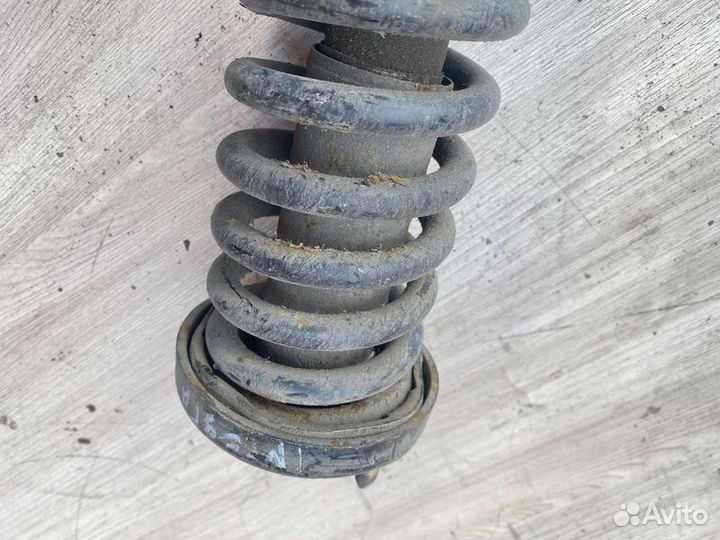 Амортизатор передний правый Honda Integra II (1989