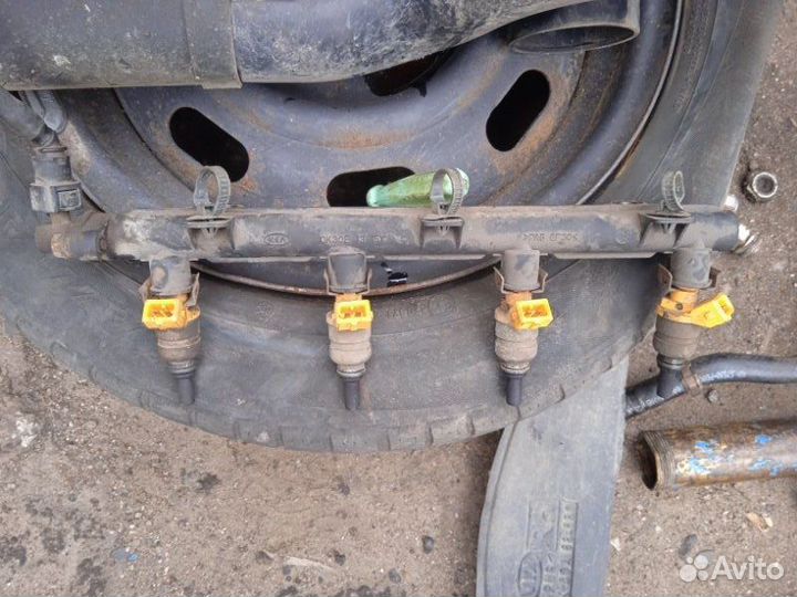 Топливная рейка Kia Rio