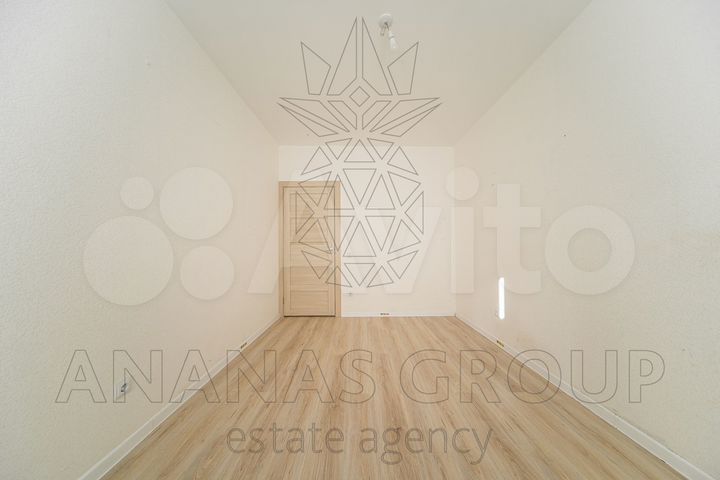 2-к. квартира, 54 м², 1/17 эт.