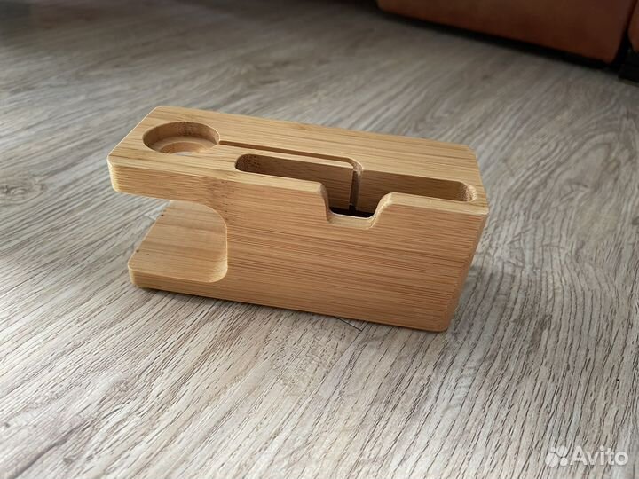Деревянная подставка для iPhone и Apple Watch