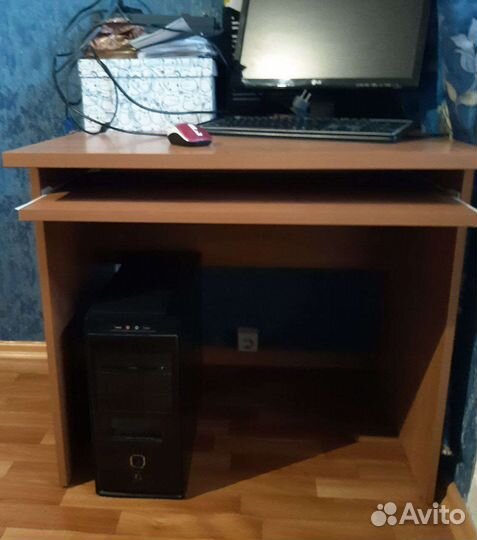 Стол компьютерный