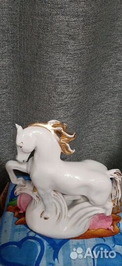 Статуэтка фарфоровая Лошадь