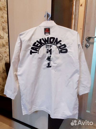 Кимоно и амуниция для Тхэквондо