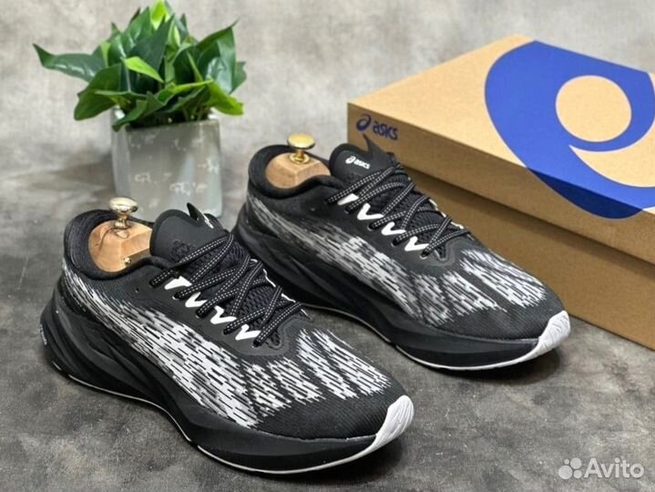 Кроссовки asics Novablast 3 беговые