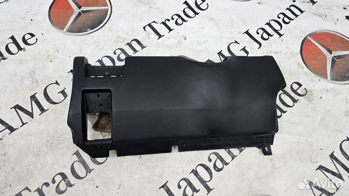 Накладка под рулем Mercedes-Benz E-Class W124