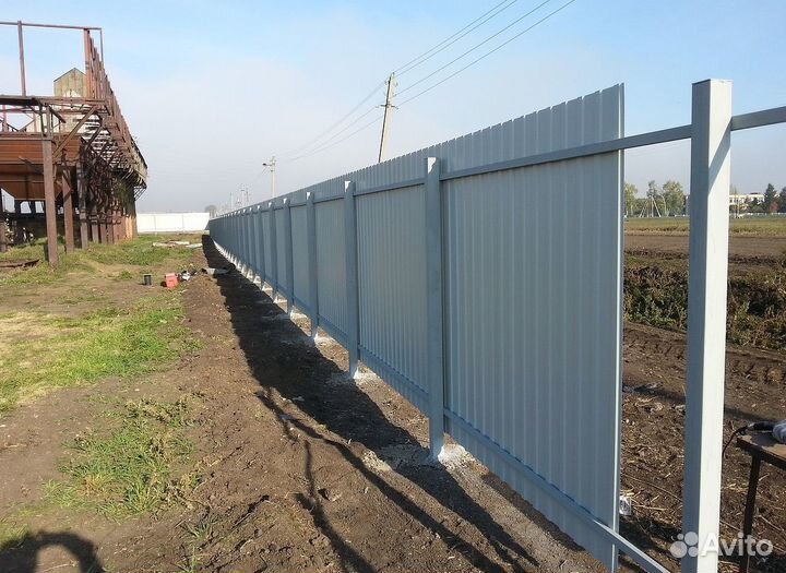 Забор из профнастила с металлическими столбами кач