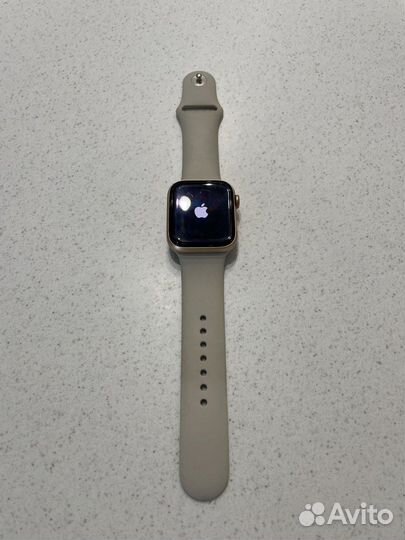 Apple Watch SE (GPS + Cellular) starlight 44мм