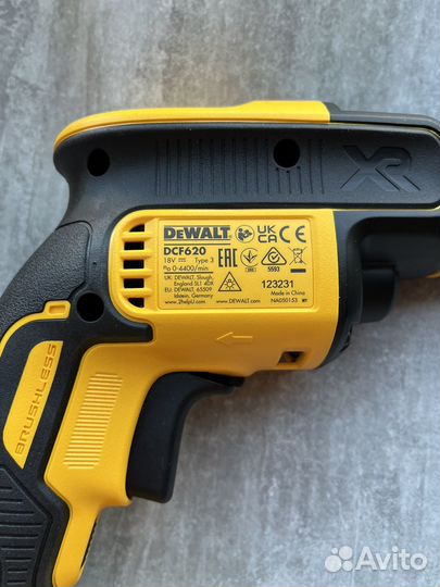 Шуруповерт по гипсокартону Dewalt dcf620