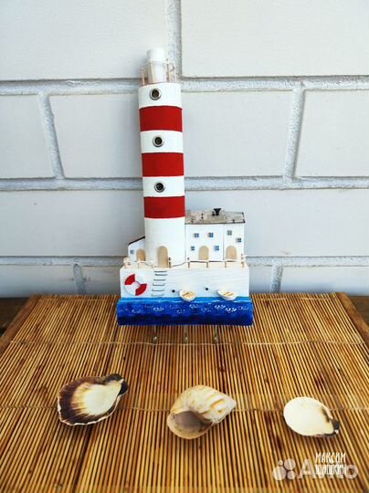 Вешалка в морском стиле с маяком