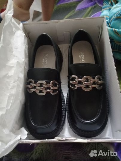 Туфли для девочки новые