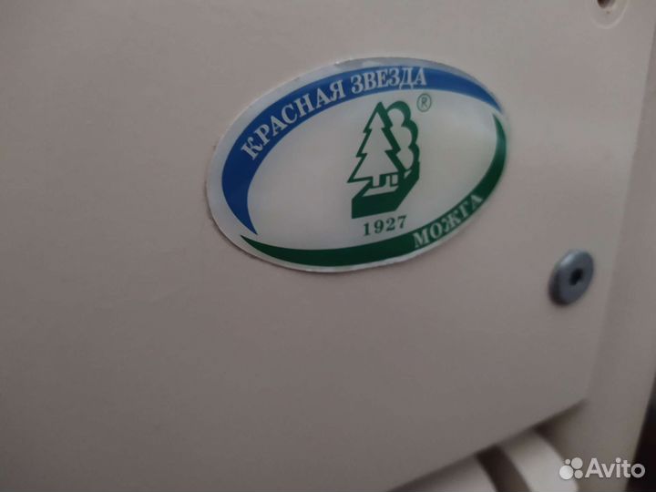 Детская кроватка с продольным маятником