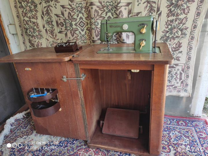 Швейная машина Naumann в рабочем состоянии с инстр