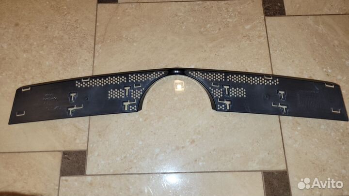 Opel Zafira B 1312541 Накладка решетки радиатора