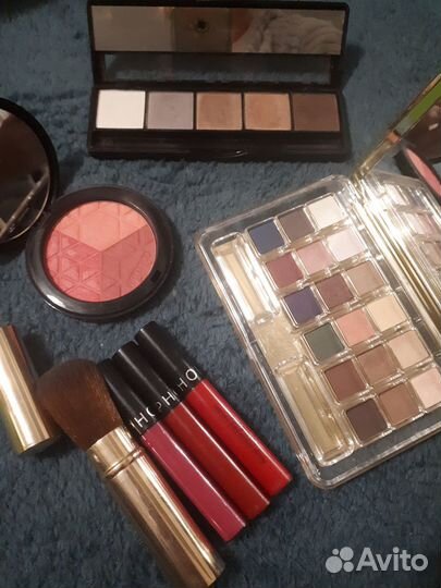 Румяна, тени и стойкие помады