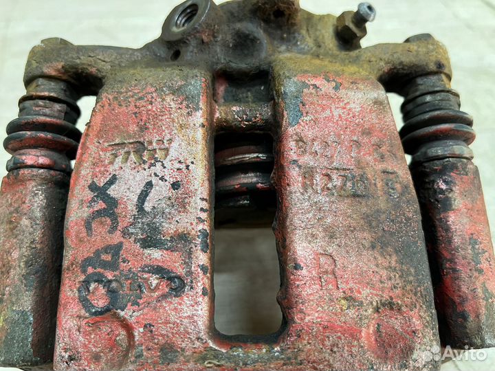 Суппорт задний правый volvo xc70