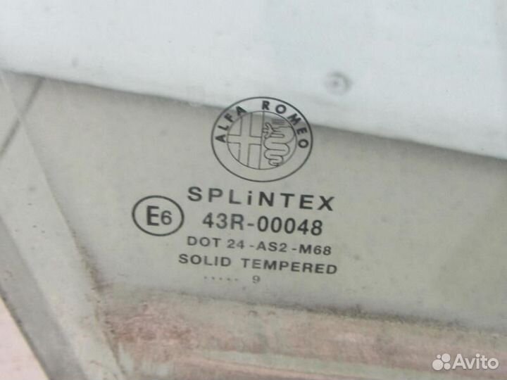 Стекло передней правой двери