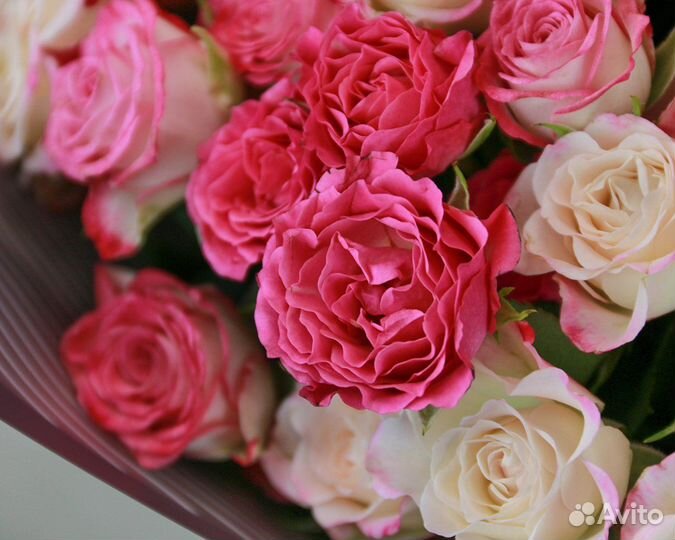 Букет из 15 кустовых роз нежный микс 40 см (Кения)