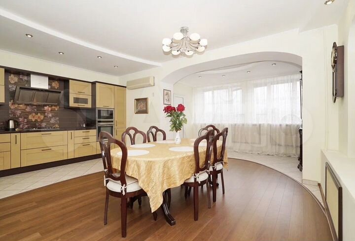 3-к. квартира, 133 м², 4/6 эт.