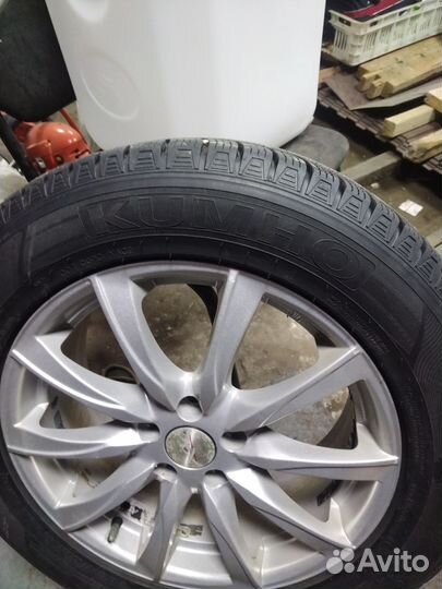 Kumho I'Zen KW31 235/55 R17 99R