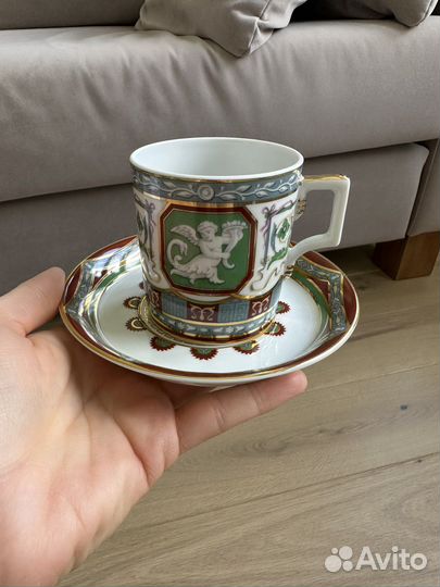 Чашка с блюдцем и сахарница