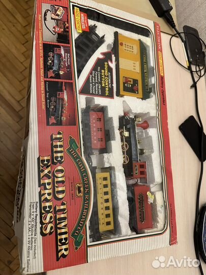 Игрушечный поезд