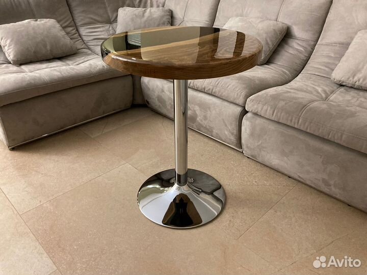 Столик журнальный из массива и эпоксидной смолы 60