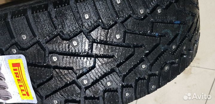 Pirelli Ice Zero 235/55 R17