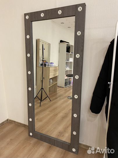 Зеркало с лампочками