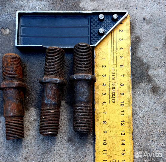 Шпильки колесные