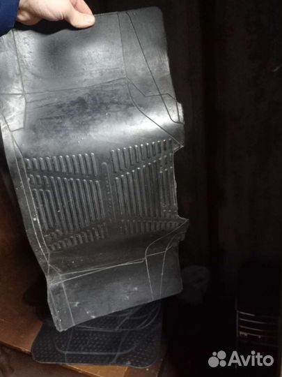 Автомобильные коврики резиновые