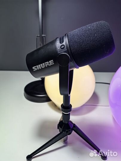 Студийный микрофон Shure MV7 (USB)