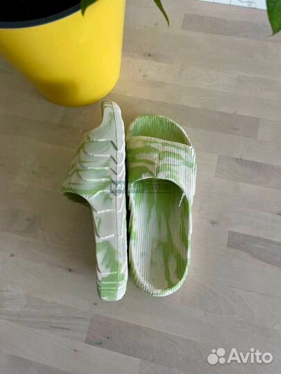 Шлепки унисекс Adidas Adilette 22 Slides green