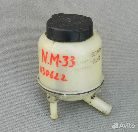 Бачок гур Nissan Maxima A33