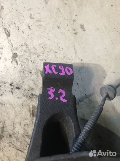 Поворотный кулак лев. перед. Volvo XC90