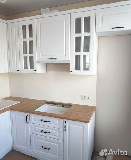 Кухонный гарнитур с фасадами в стиле фьюжн