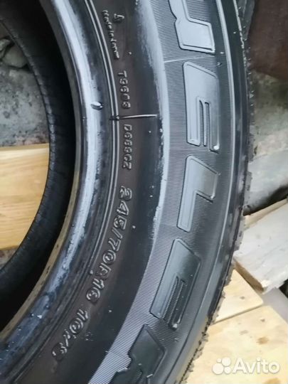 Bridgestone Dueler H/T 245/70 R16