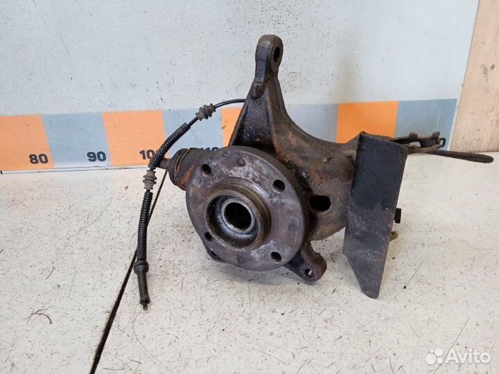 Кулак поворотный передний правый Citroen C5 DE 2.0