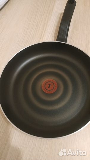 Сковорода Tefal 26 см с крышкой