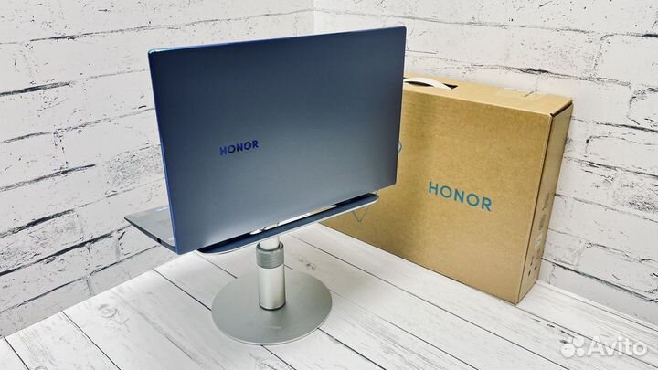 Красивый и легкий Honor Magicbook - R5 8/512GB