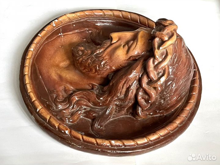 Старая картина, панно из гипса